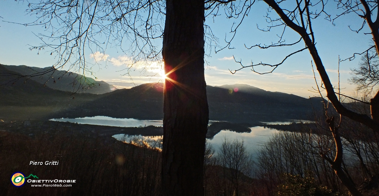 16 Il sole sul Lago di Annone.JPG